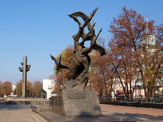 Луганск Журавли Памятник неизвестному солдату