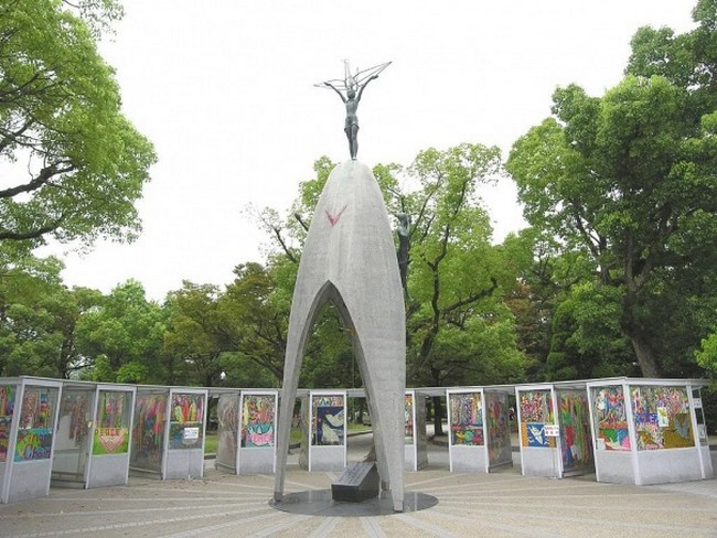 Садако Сасаки памятник Хиросима