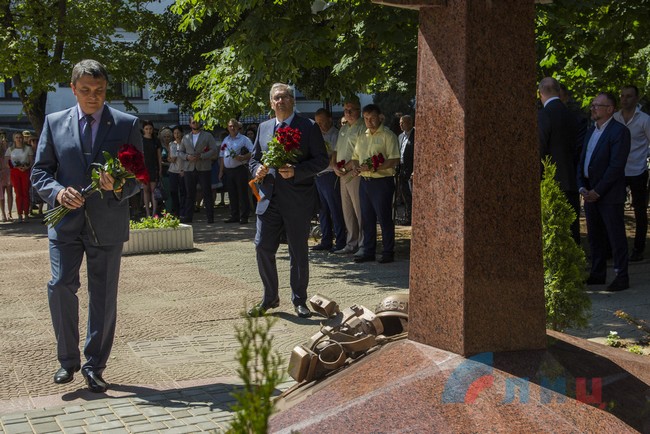 Пасечник открыл памятник погибшим журналистам