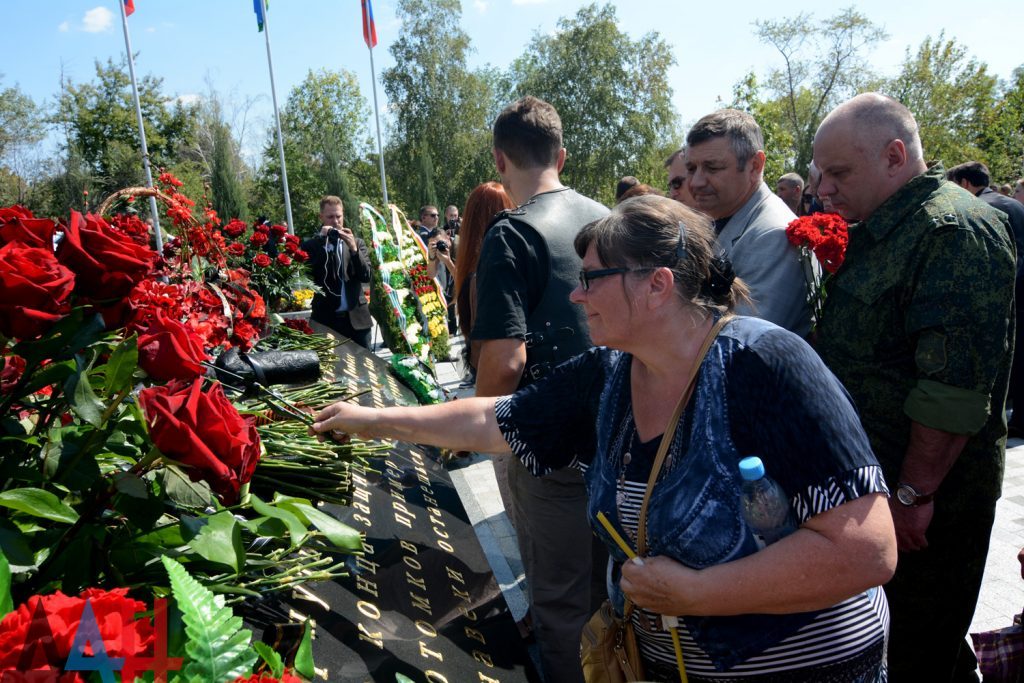 возложение цветов годовщина гибели Захарченко
