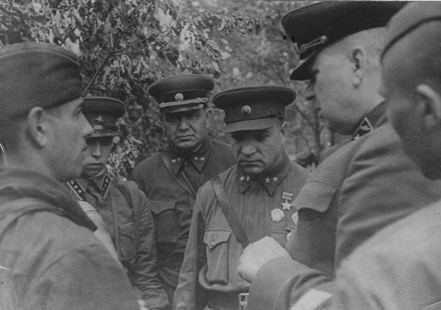 генерал Лизюков с офицерами июль 1942