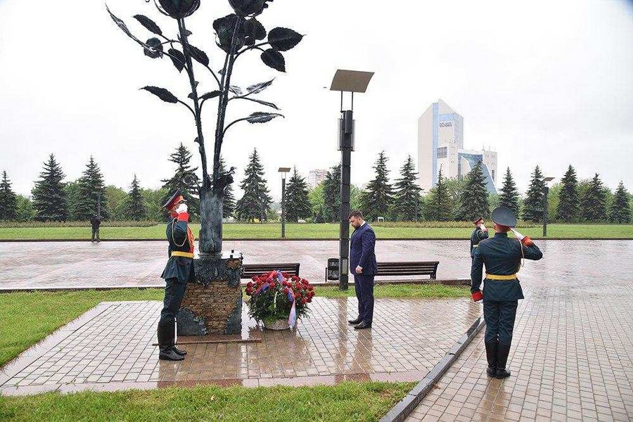 Пушилин возложил цветы к памятнику гражданам ДНР 26 мая 2020