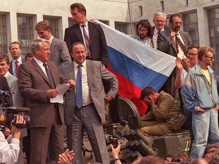 Ельцин на танке августовский путч ГКЧП 1991