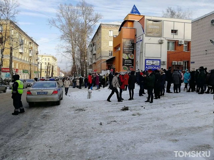 Томск пикет у здания суда сторонников мэра Кляйна