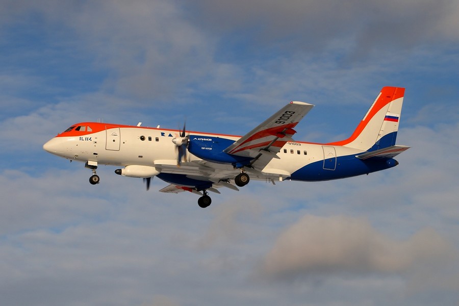 пассажирский самолет Ил-114