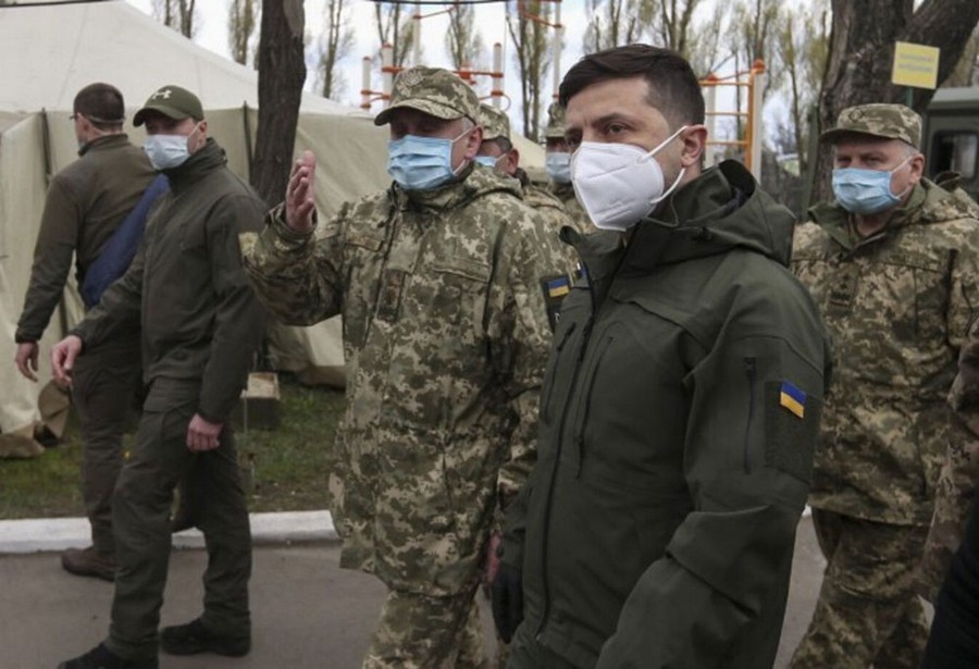 ЗЕ-миротворцы приблизили горячую фазу войны в Донбассе
