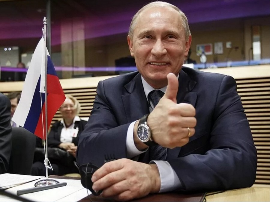 Путин смеющийся