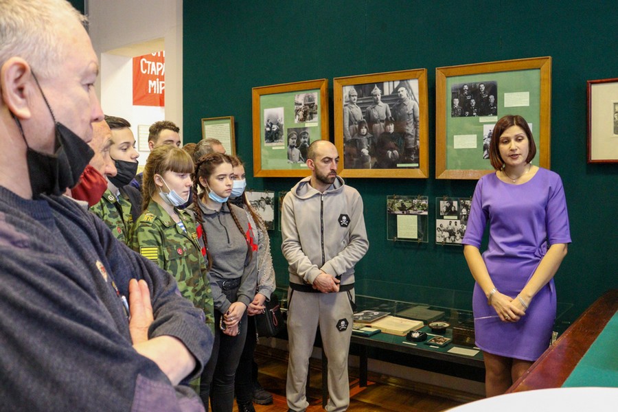 экспозиция в честь 140-летия Ворошилова в музее истории Луганска