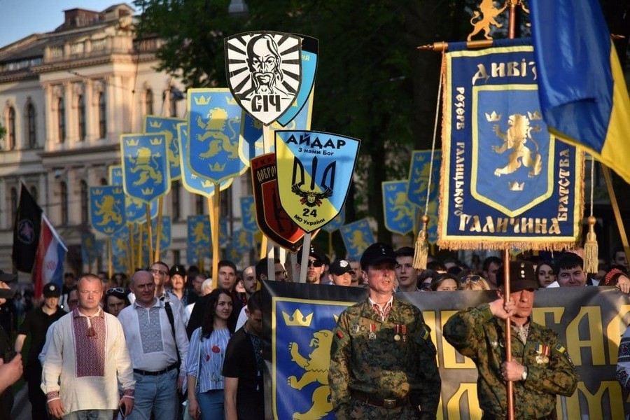 первый марш в честь дивизии СС Галичина Киев 28 апреля 2021