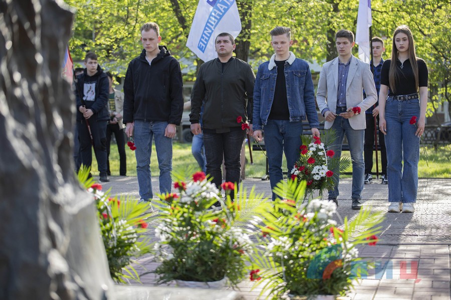 Одесская Хатынь возложили цветы луганчане