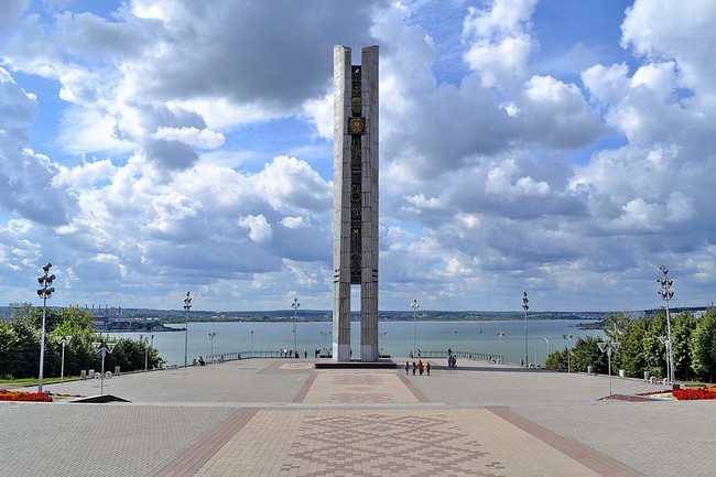 Ижевск Лыжи Кулаковой монумент Дружба народов